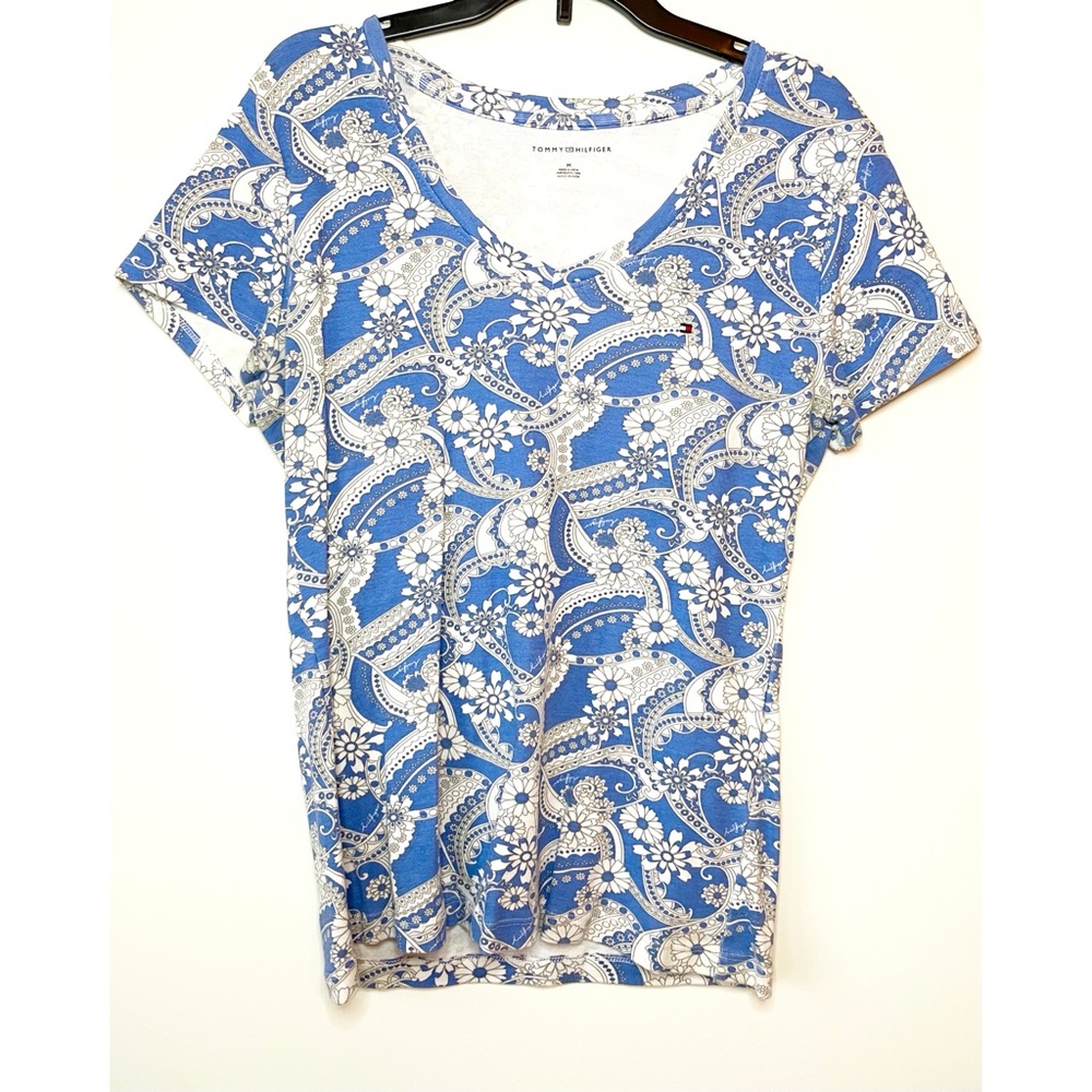 💠Tommy Hilfiger V-neck tee